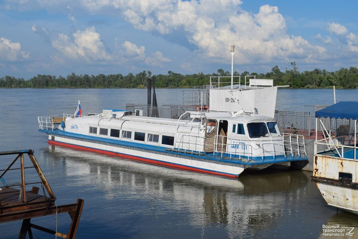 Теплоход Заря 946 проекта