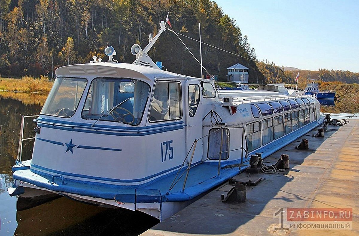 Теплоход глиссер Заря
