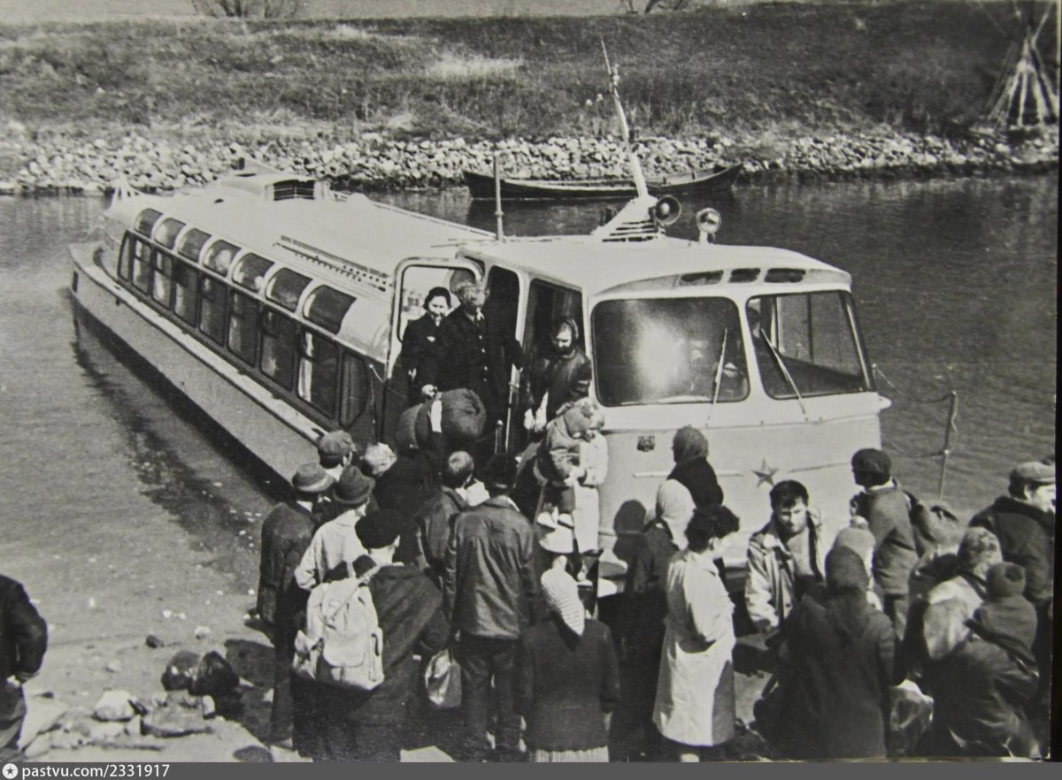 Теплоход Заря