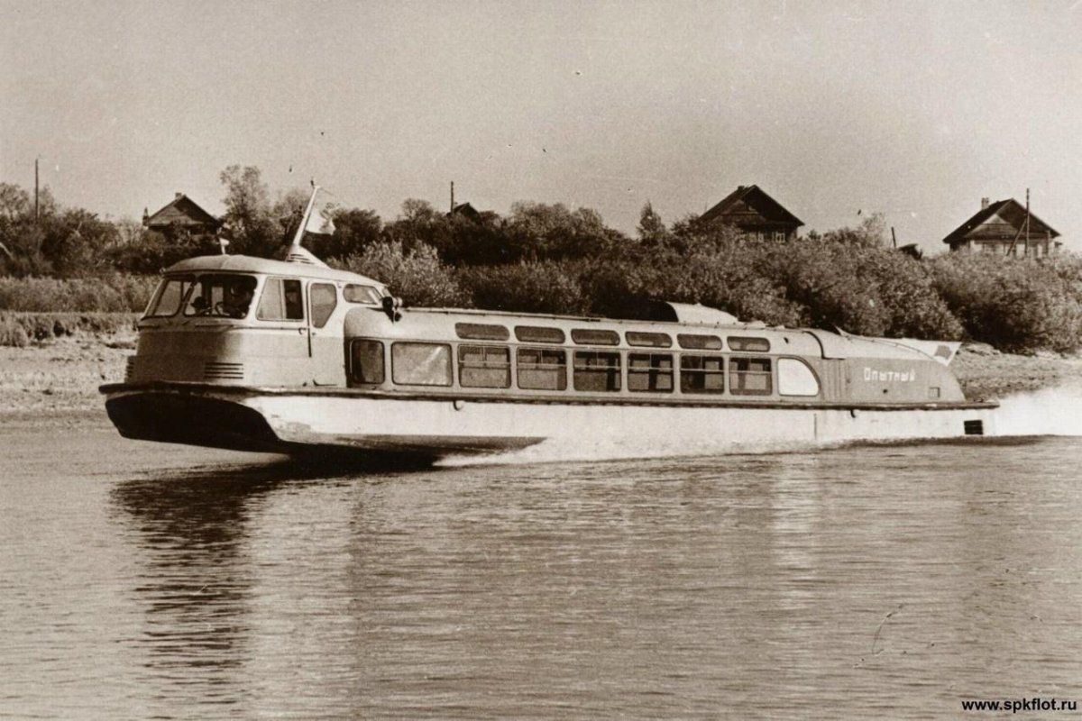 Теплоход Заря Воткинск