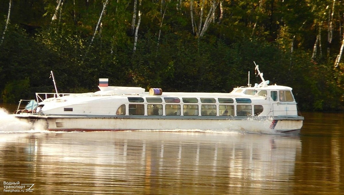 Теплоход Заря Великий Устюг