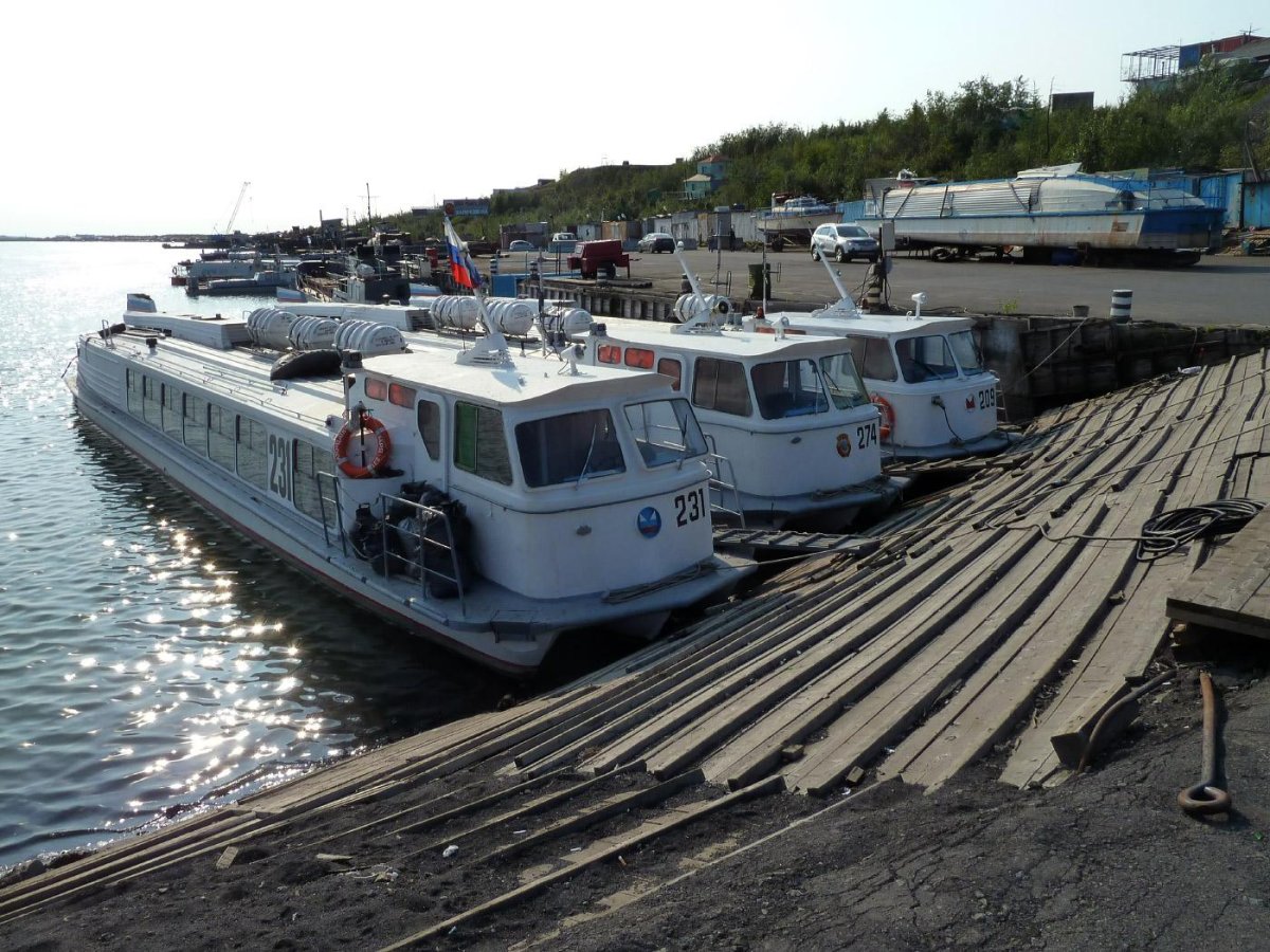 Теплоход Заря