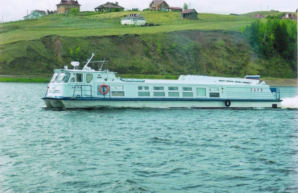 Теплоход Заря Воткинск