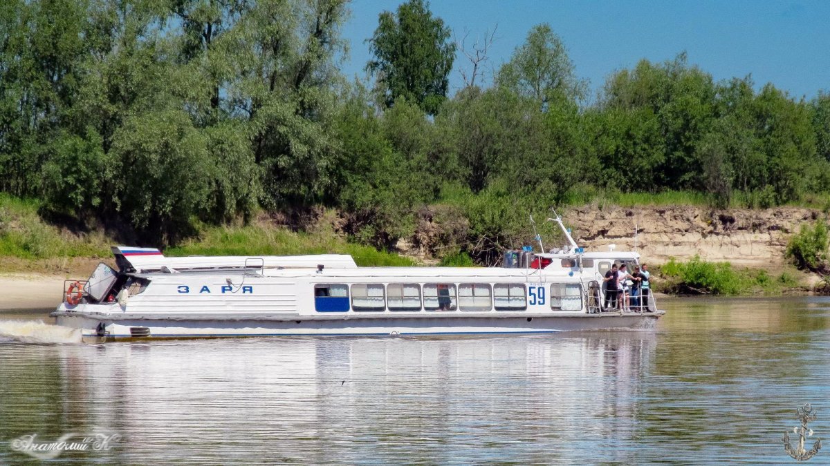Теплоход Заря Воткинск