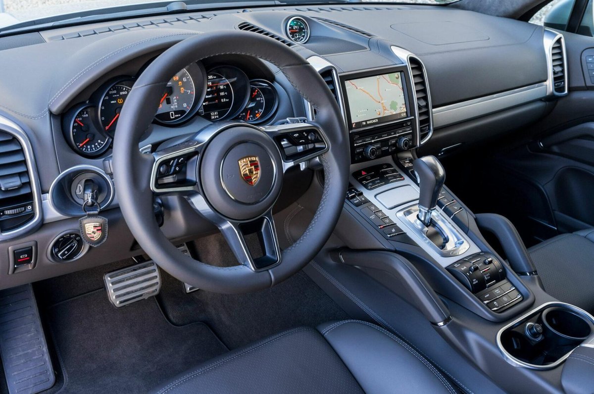 Порше Кайен 2015 салон