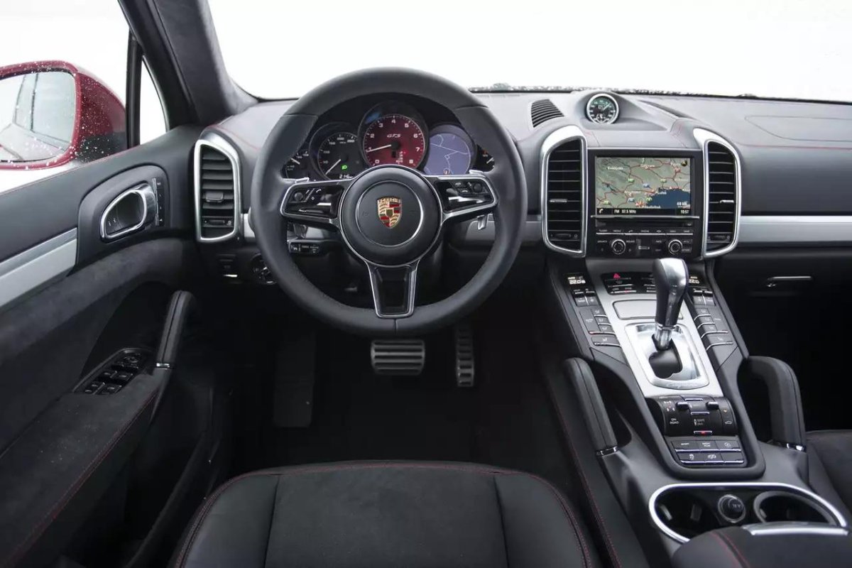 Porsche Cayenne 2015 салон