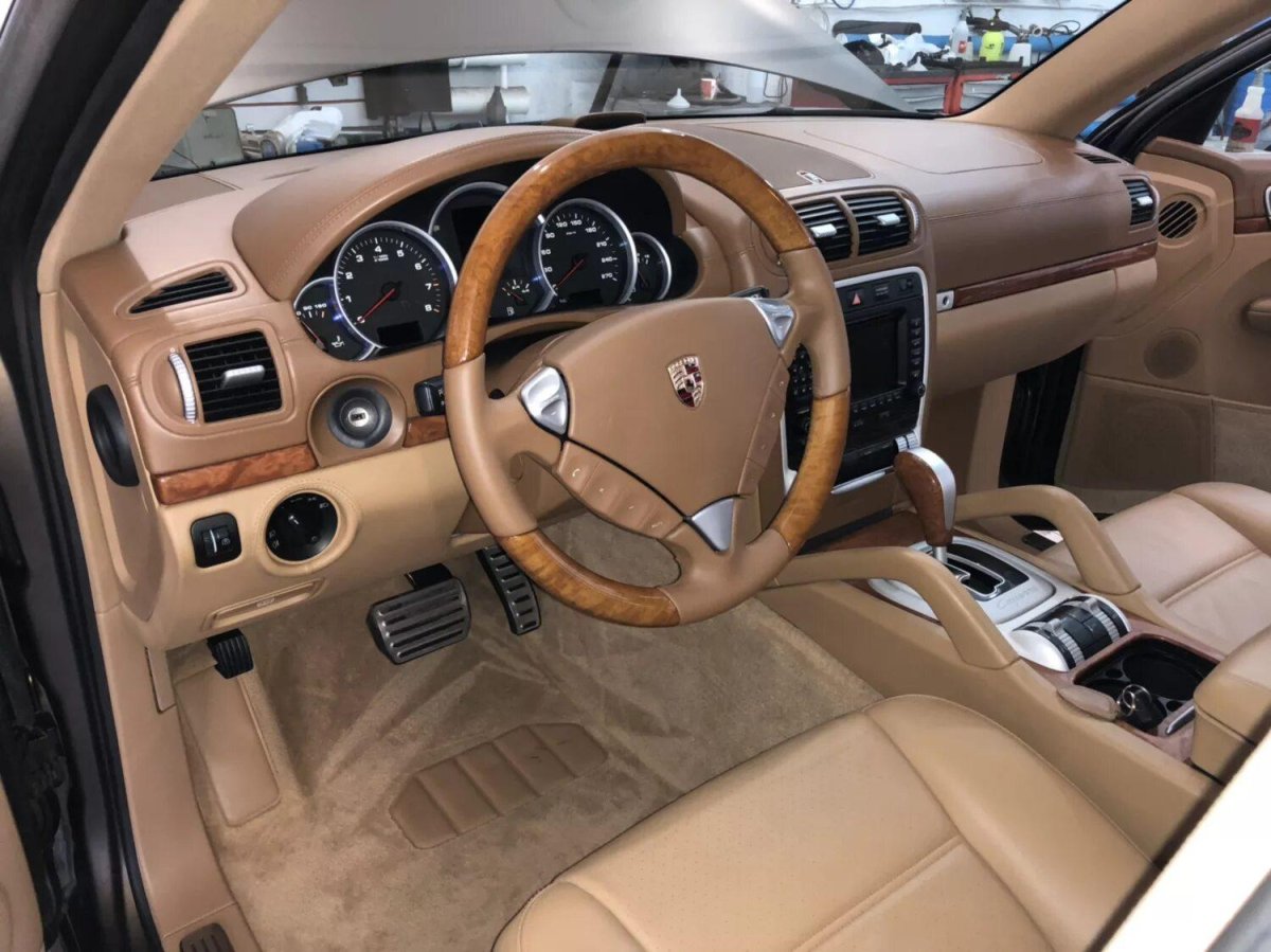Porsche Cayenne 2013 салон