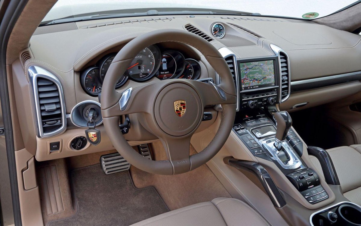 Porsche Cayenne GTS 2018 салон