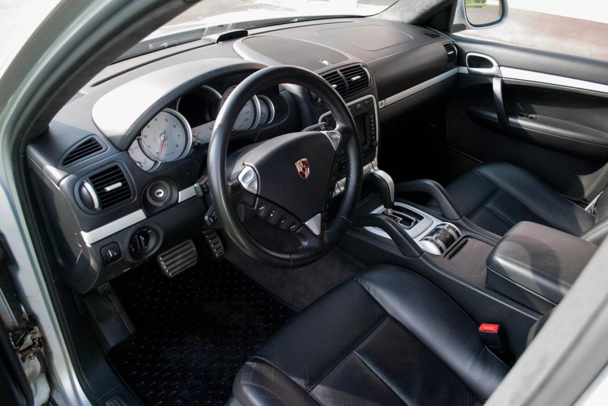 Порше Кайен 2008 салон