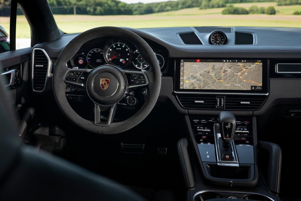 Порше Кайен 2022 салон