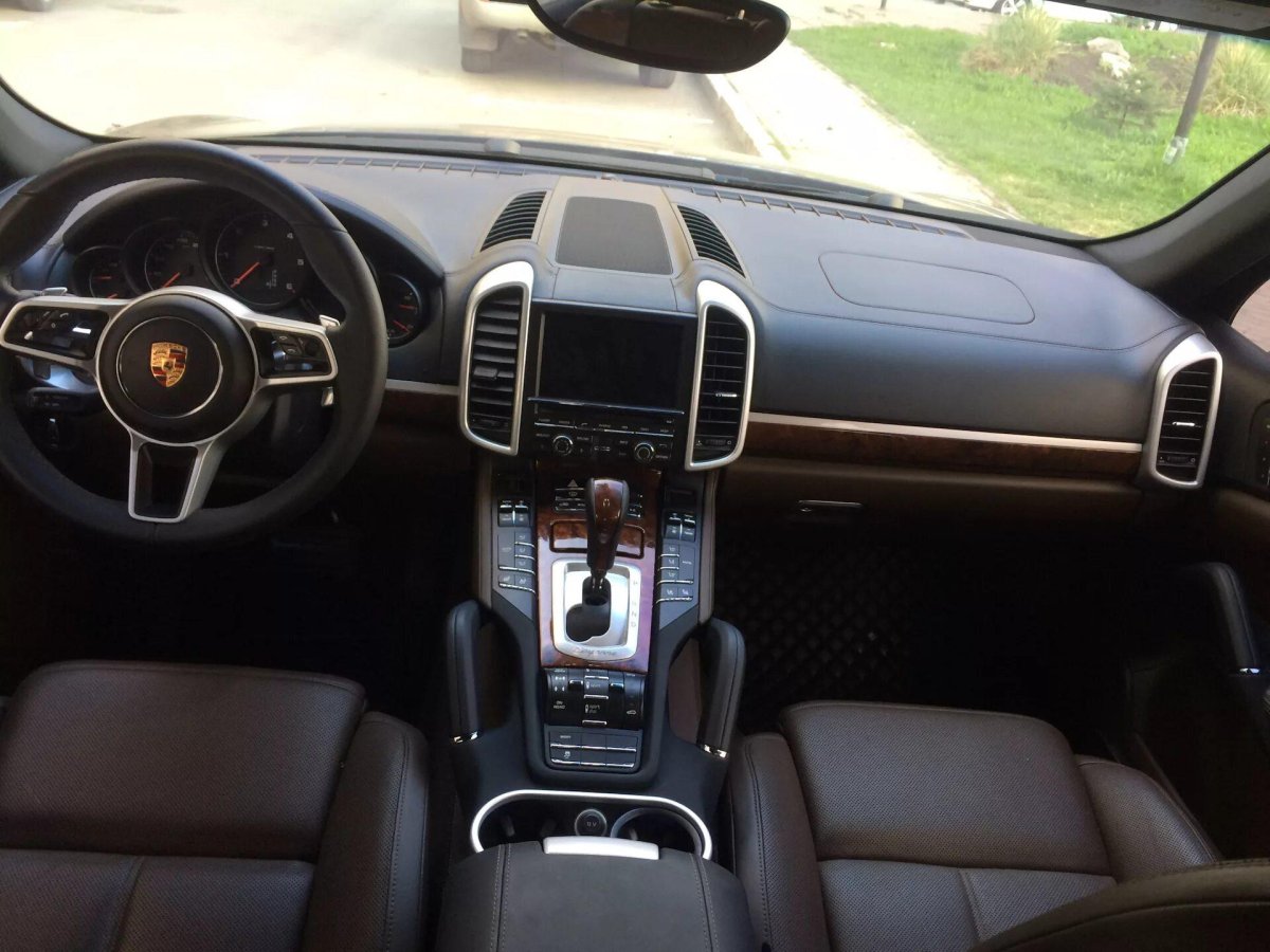 Порше Кайен 2010 салон