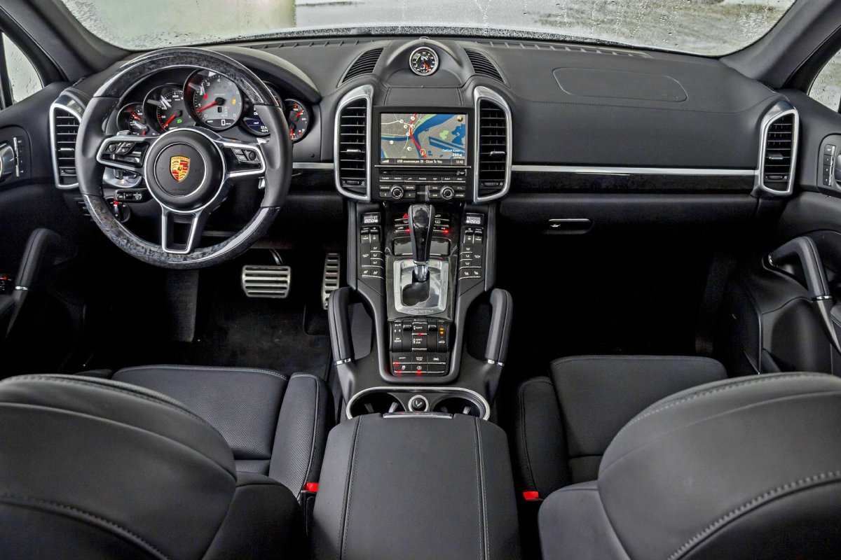 Порше Кайен 2010 салон