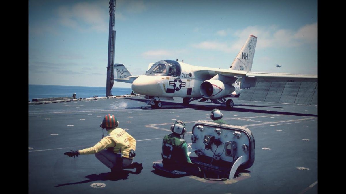 Палубный самолет Викинг