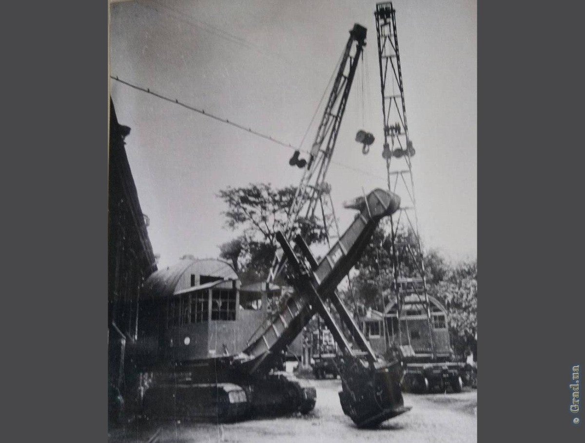 Завод январского Восстания Одесса экскаватор