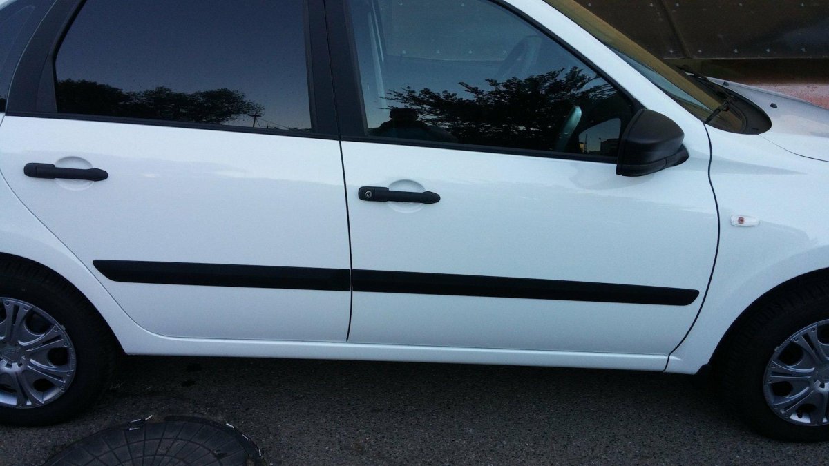 Молдинги дверей ВАЗ 2190 седан