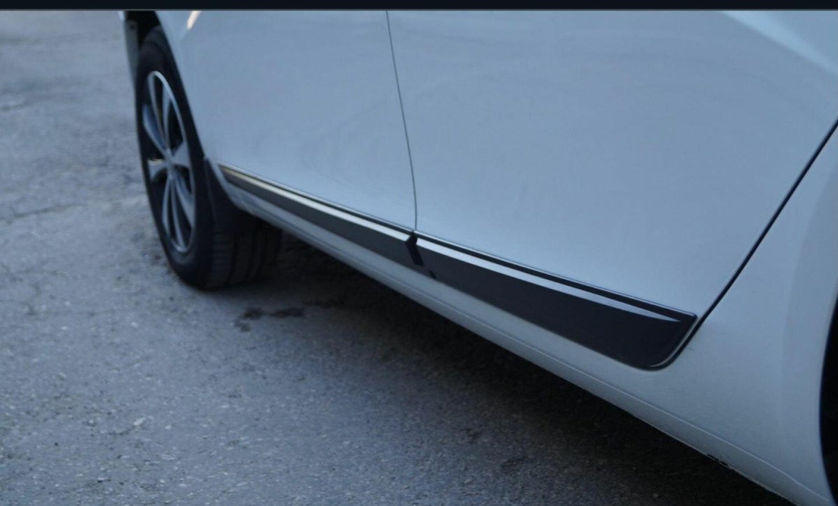 Молдинги на двери Лада Веста