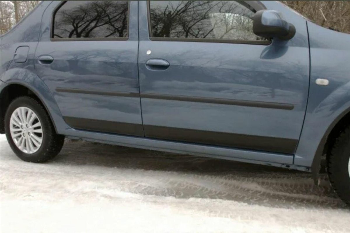 Молдинги на низ дверей Рено Логан 1