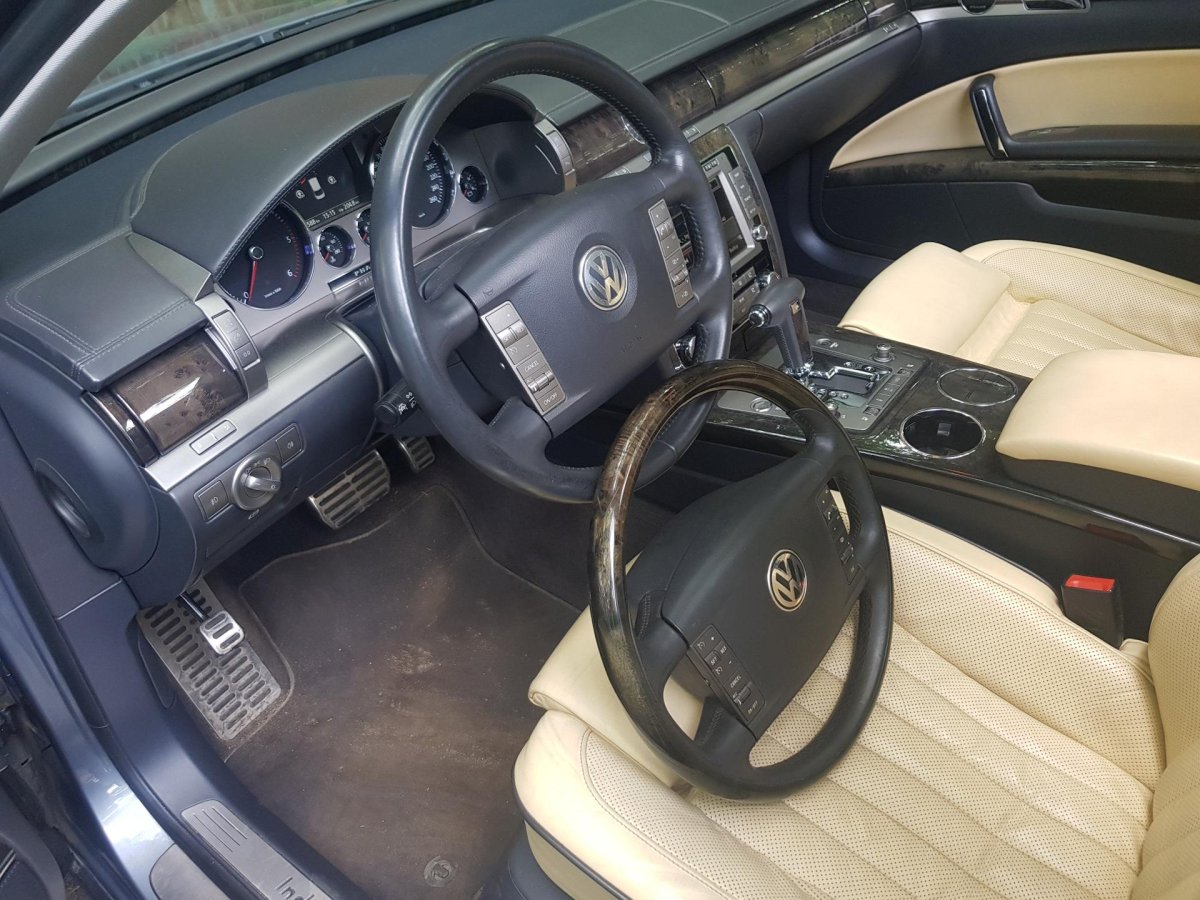 Volkswagen Phaeton 2010 салон