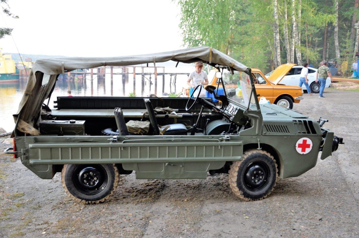 ЛУАЗ санитарный 967