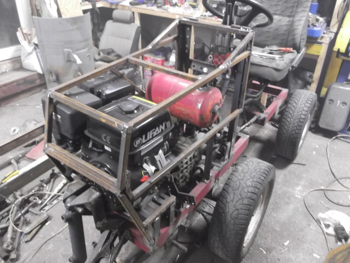 Мини погрузчик переломка 4х4