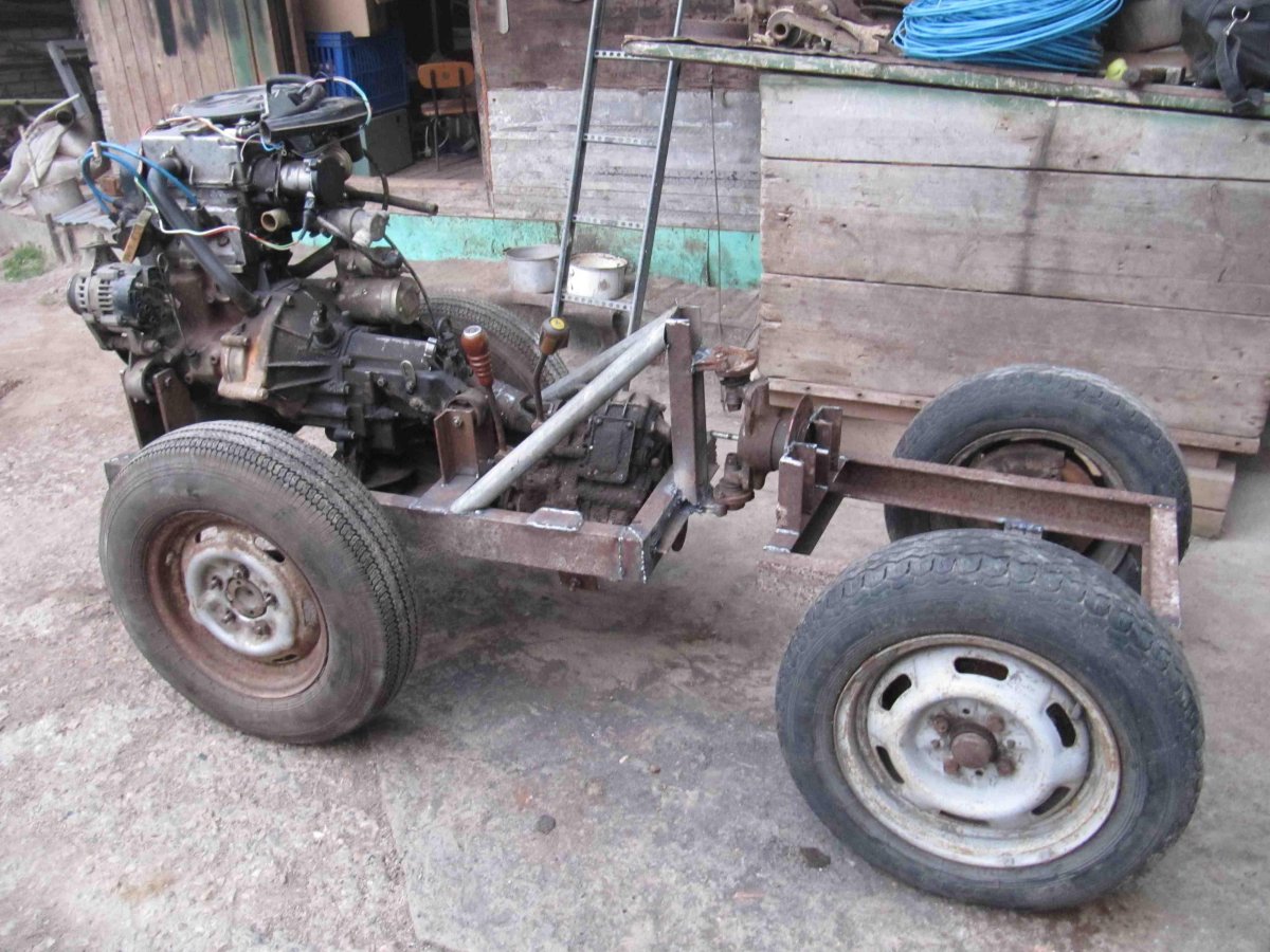 Трактор переломка 4х4 с двигателем ВАЗ