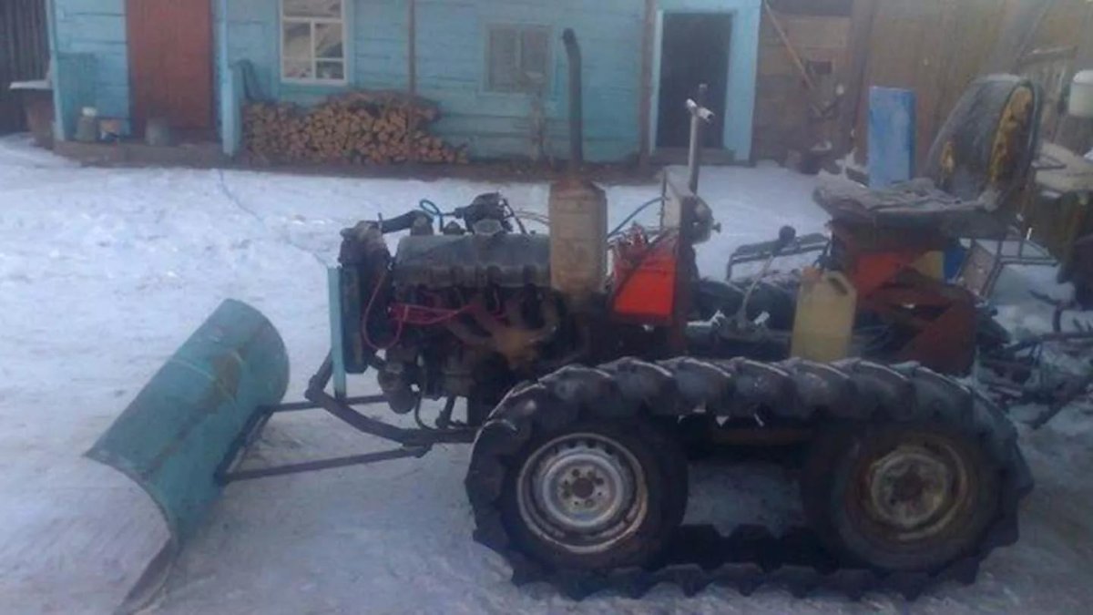 Гусеничный минитрактор с двигателем ВАЗ 2106