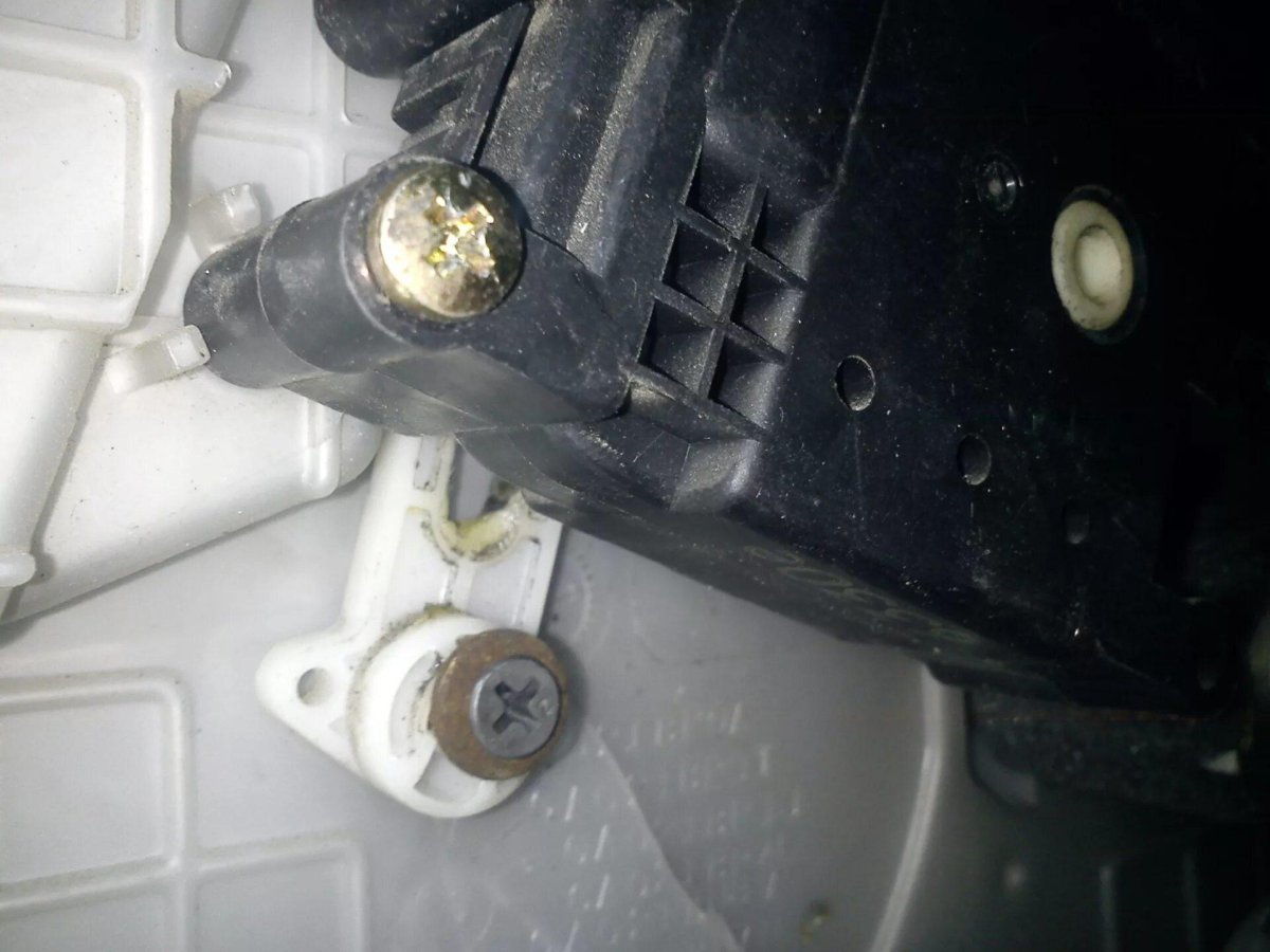 Заслонка печки Мазда 3 БК