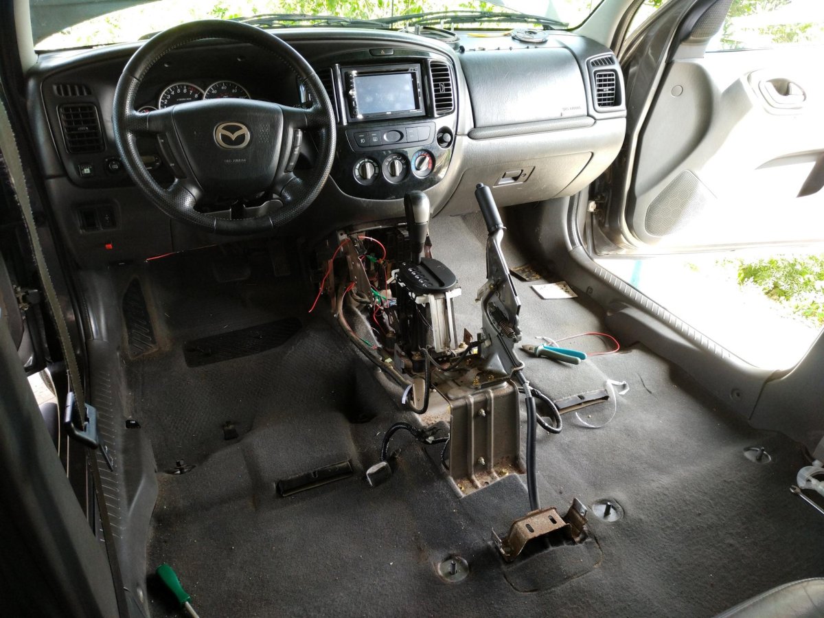 Мазда трибьют салон