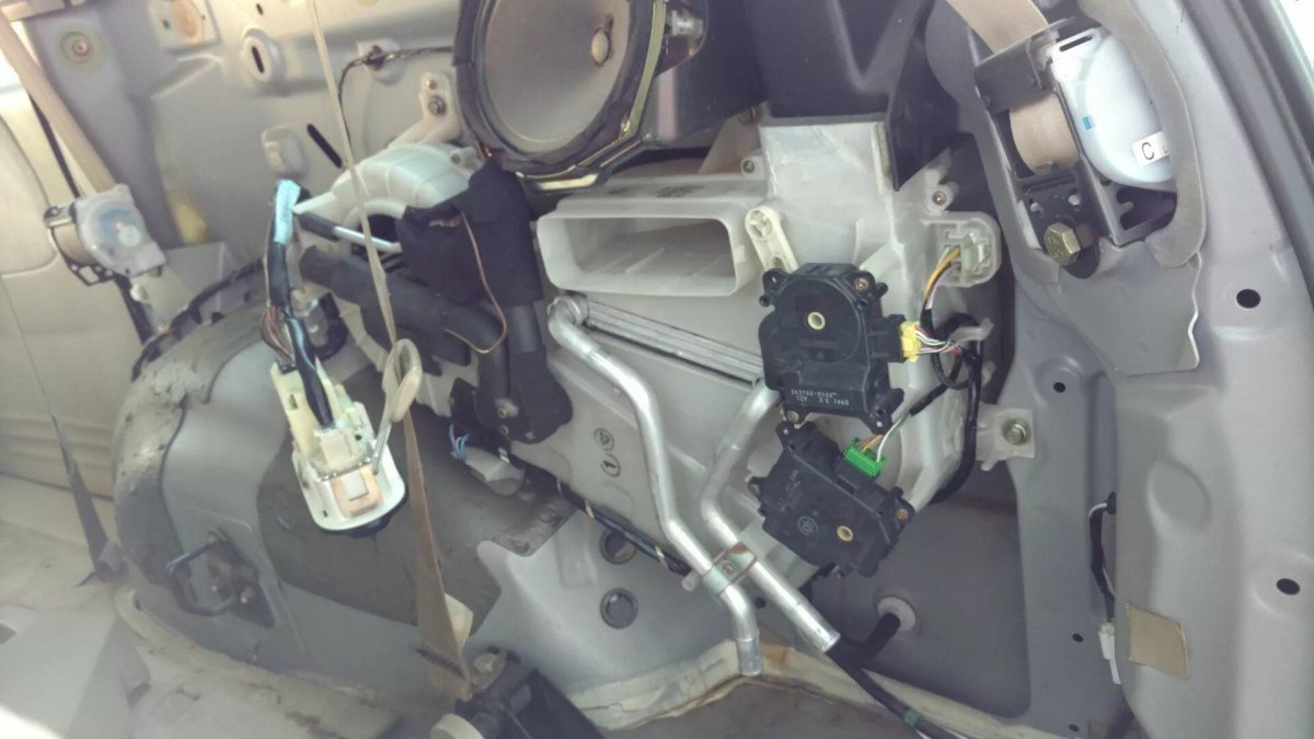 Заслонка отопителя Мазда МПВ 2001