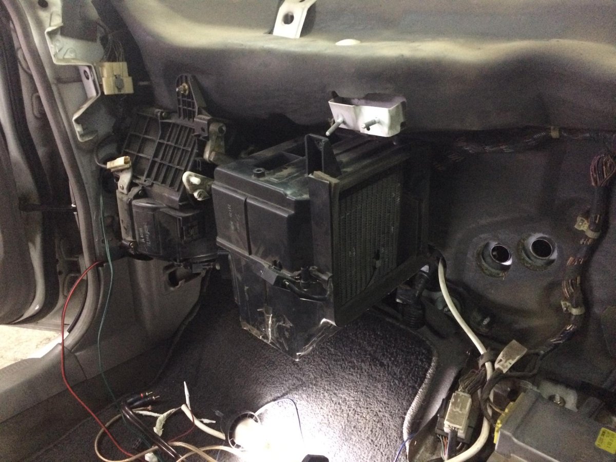 Печка Мазда фамилия 2000