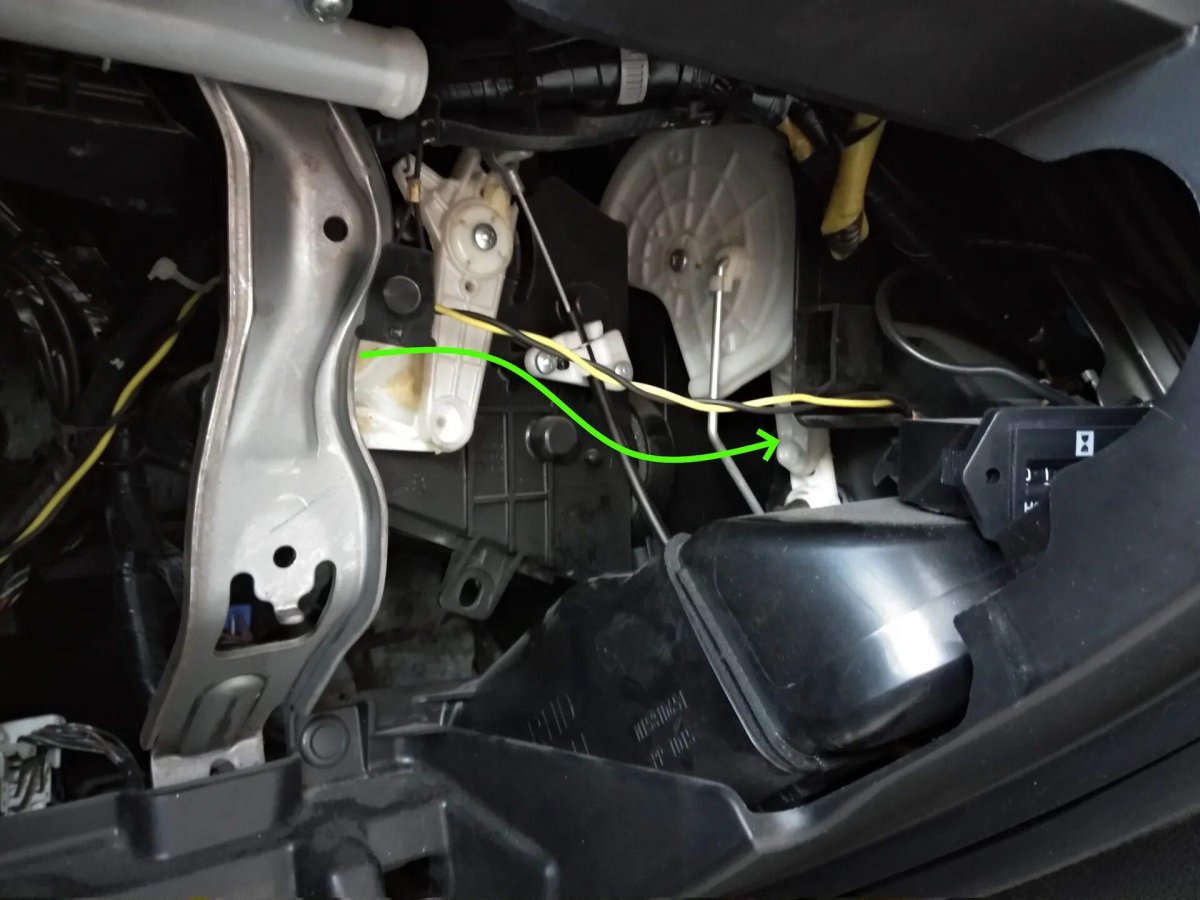 Заслонка печки Мазда 3 БК