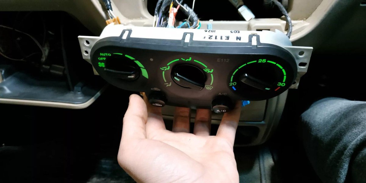 Мазда трибьют 2001 прикуриватель