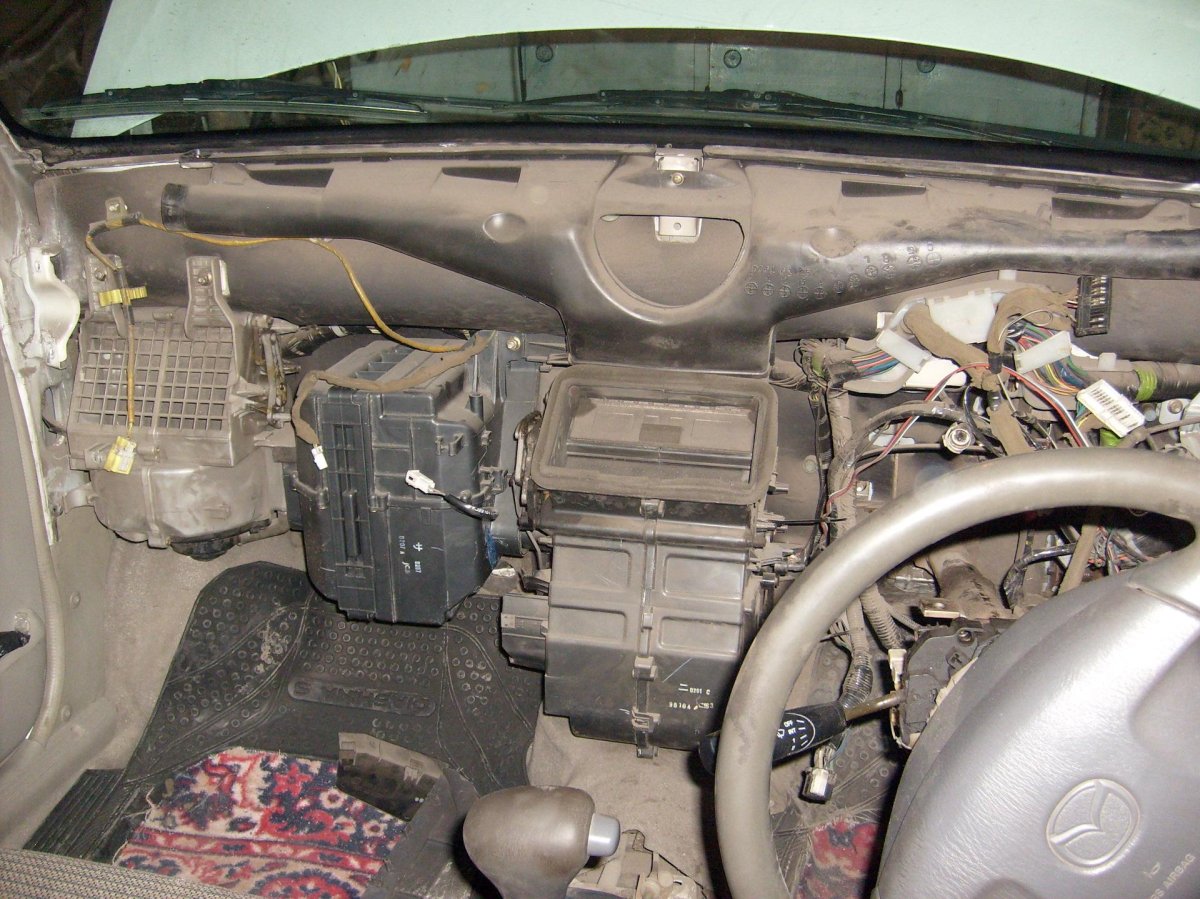 Кран отопителя Мазда капелла