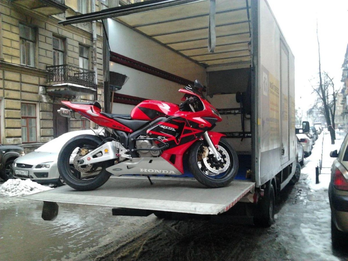 Мотоцикл в упаковке