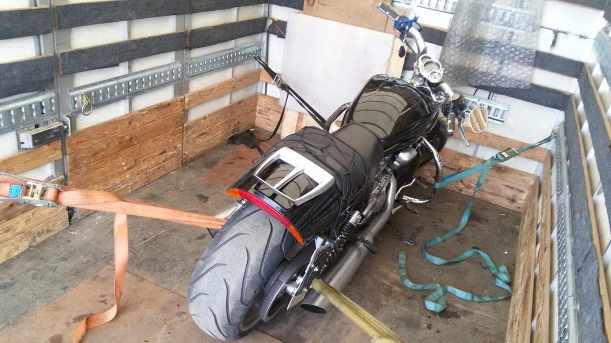 Крепление мотоцикла в фургоне