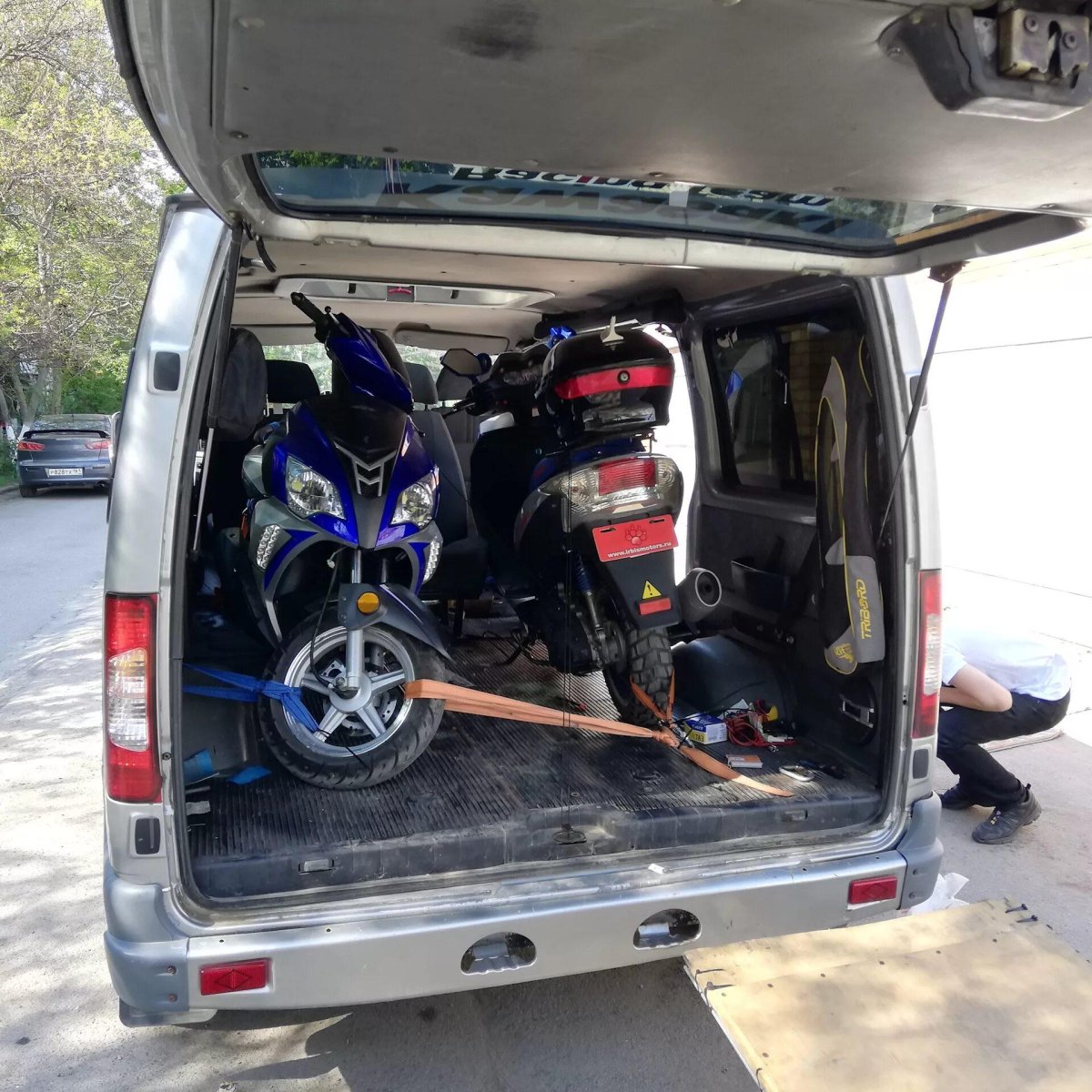 Перевозка мотоцикла в фургоне