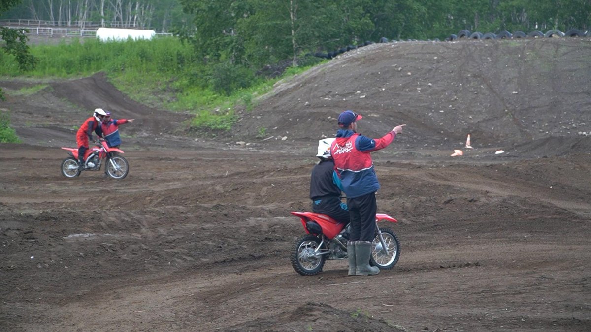 Дети в мотокроссе