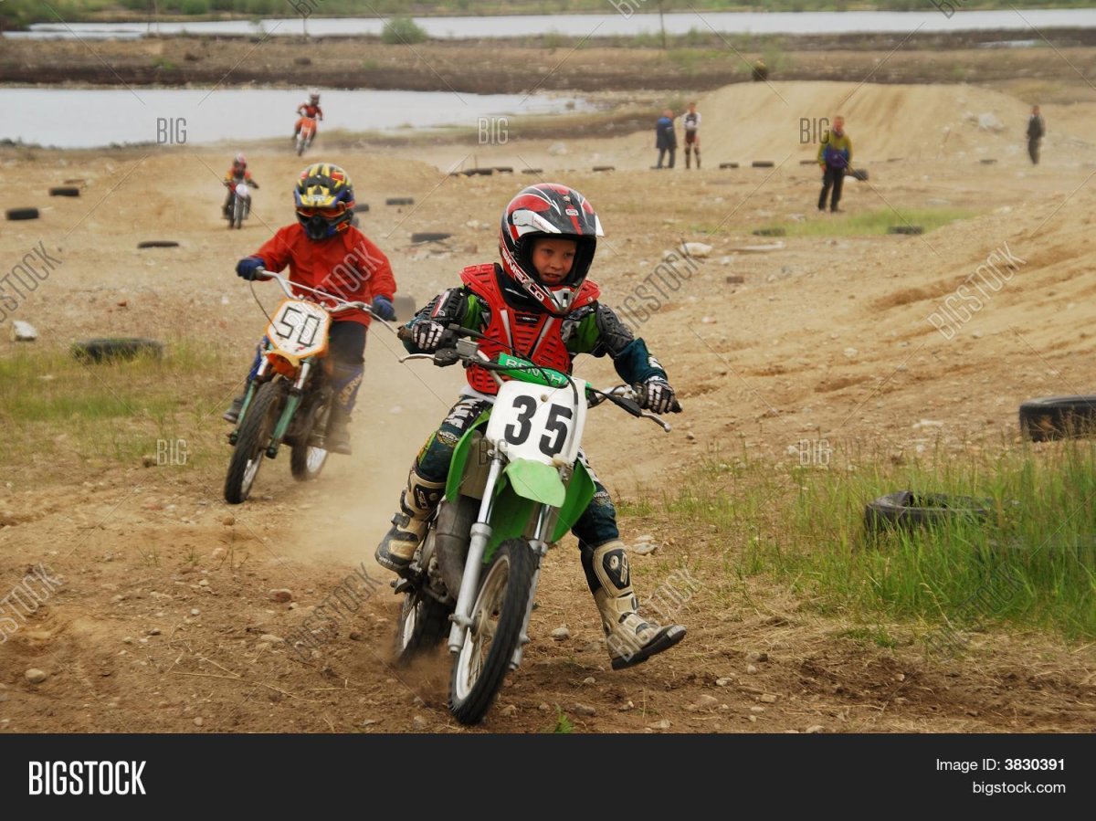 Дети в мотокроссе
