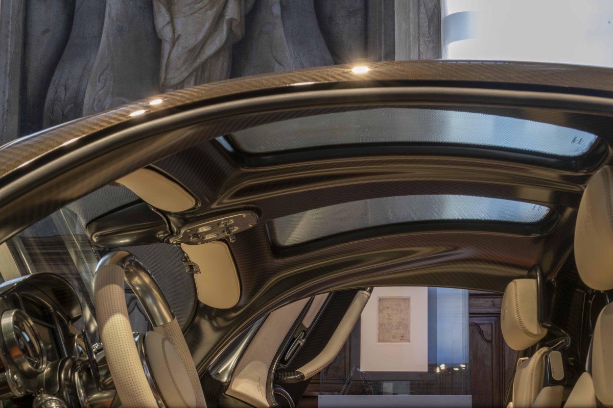 Pagani Utopia салон