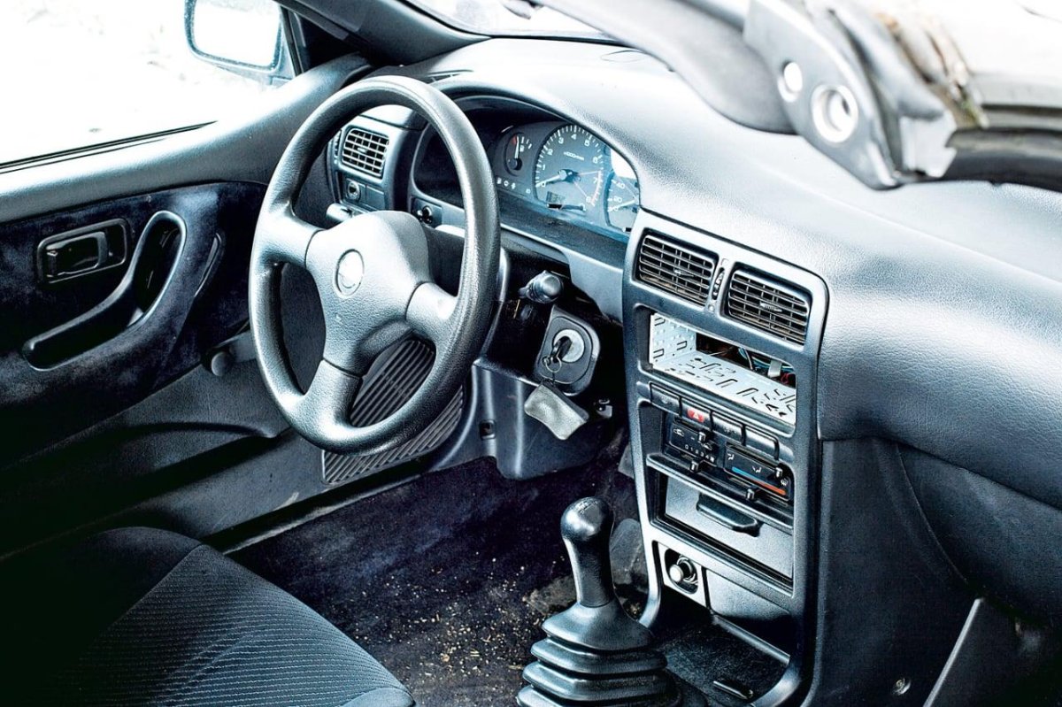 Nissan 100nx салон