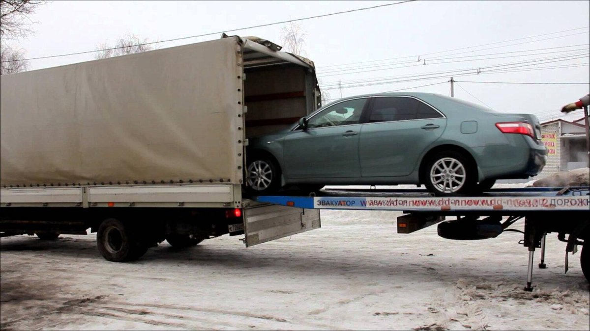 Погрузка автомобиля в фуру