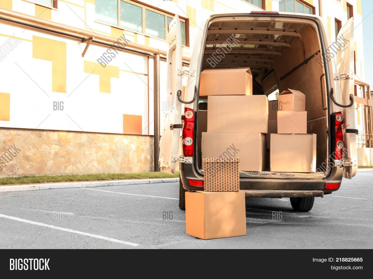Фургон с коробками