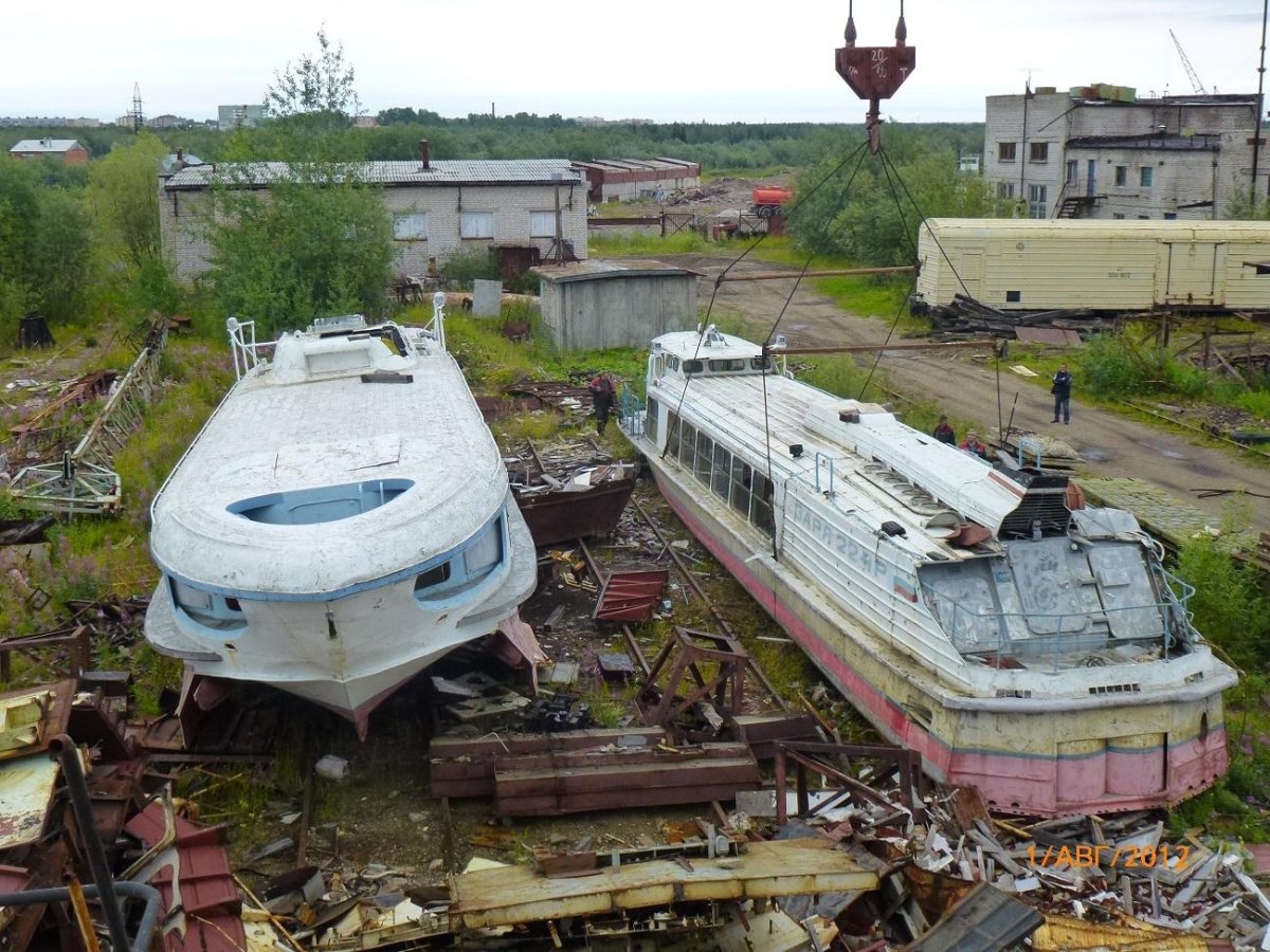 Теплоход Заря Печора