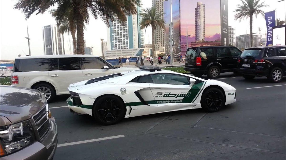Ламборгини авентадор полиция Дубая