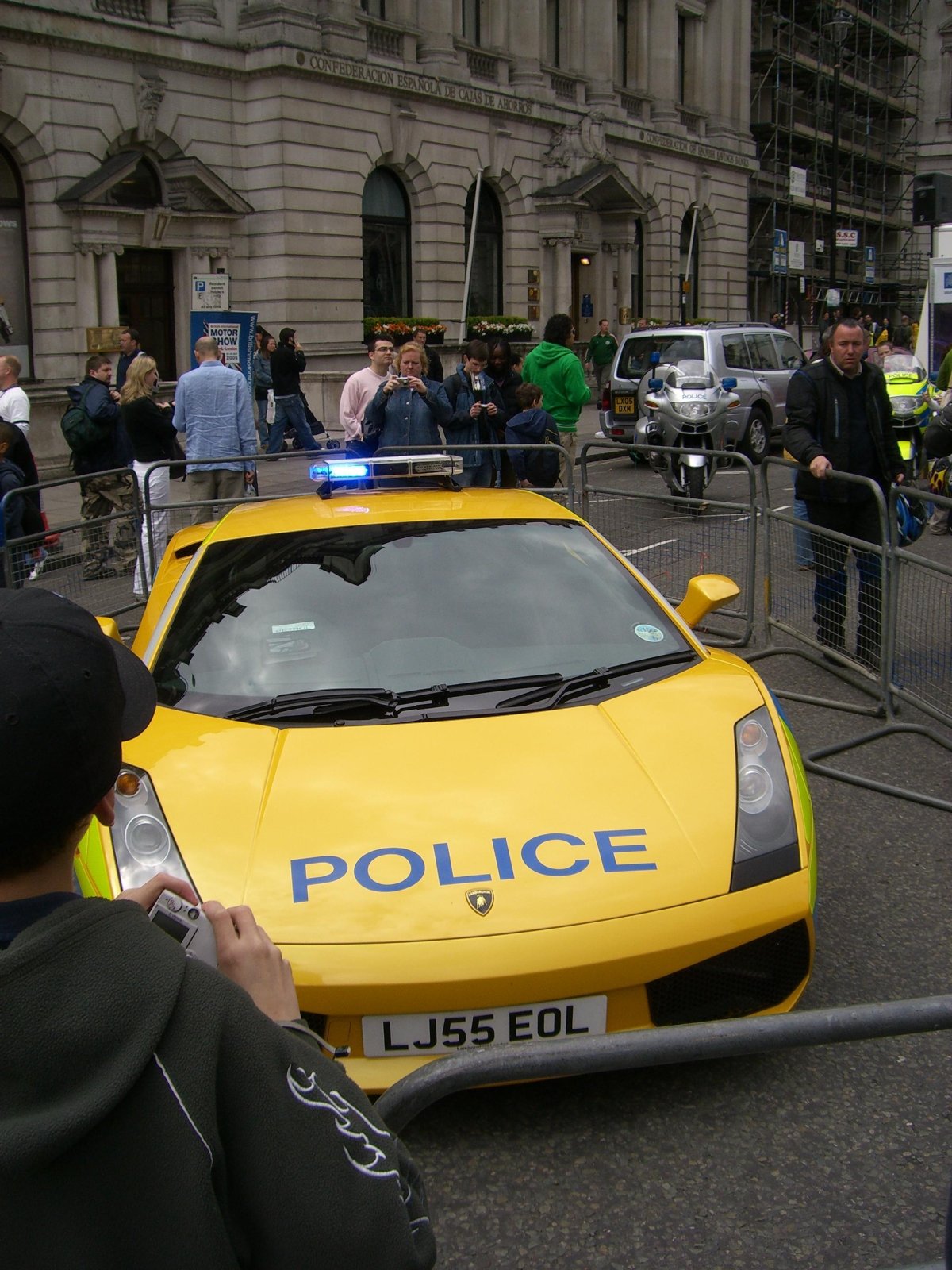 Жёлтый Lamborghini эвакуатор