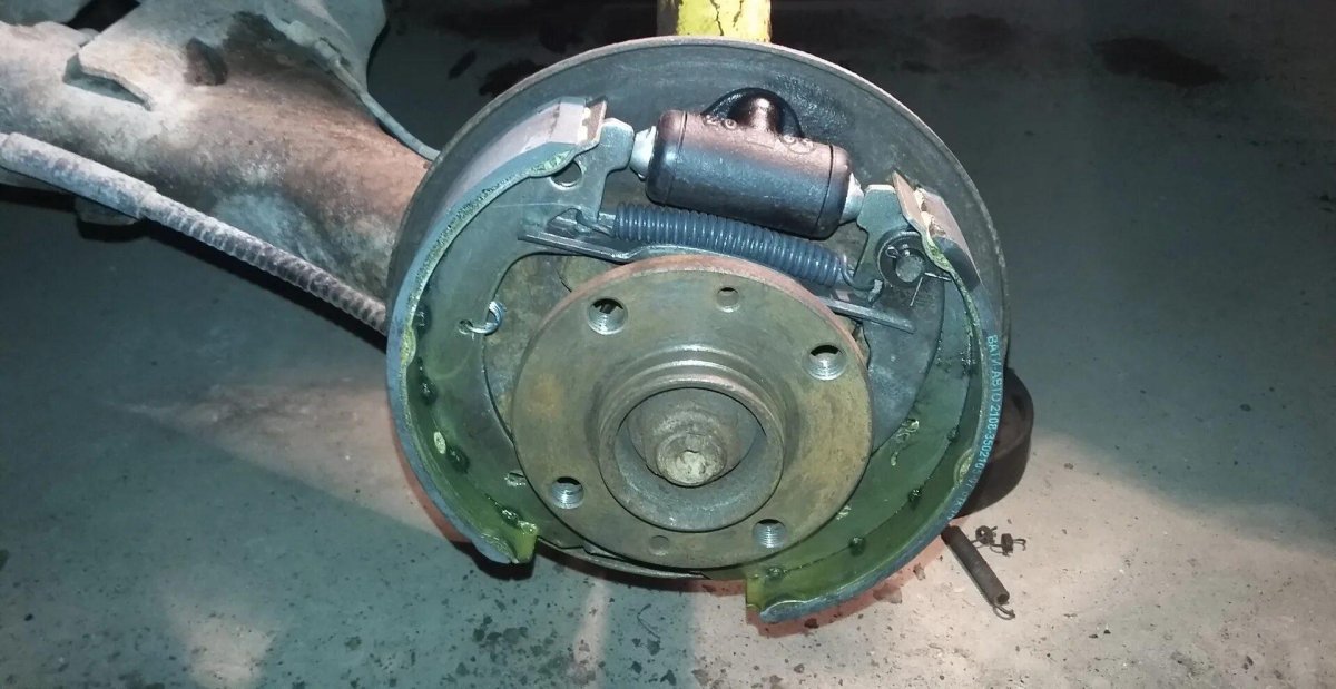 Задние тормозные колодки ВАЗ 21099