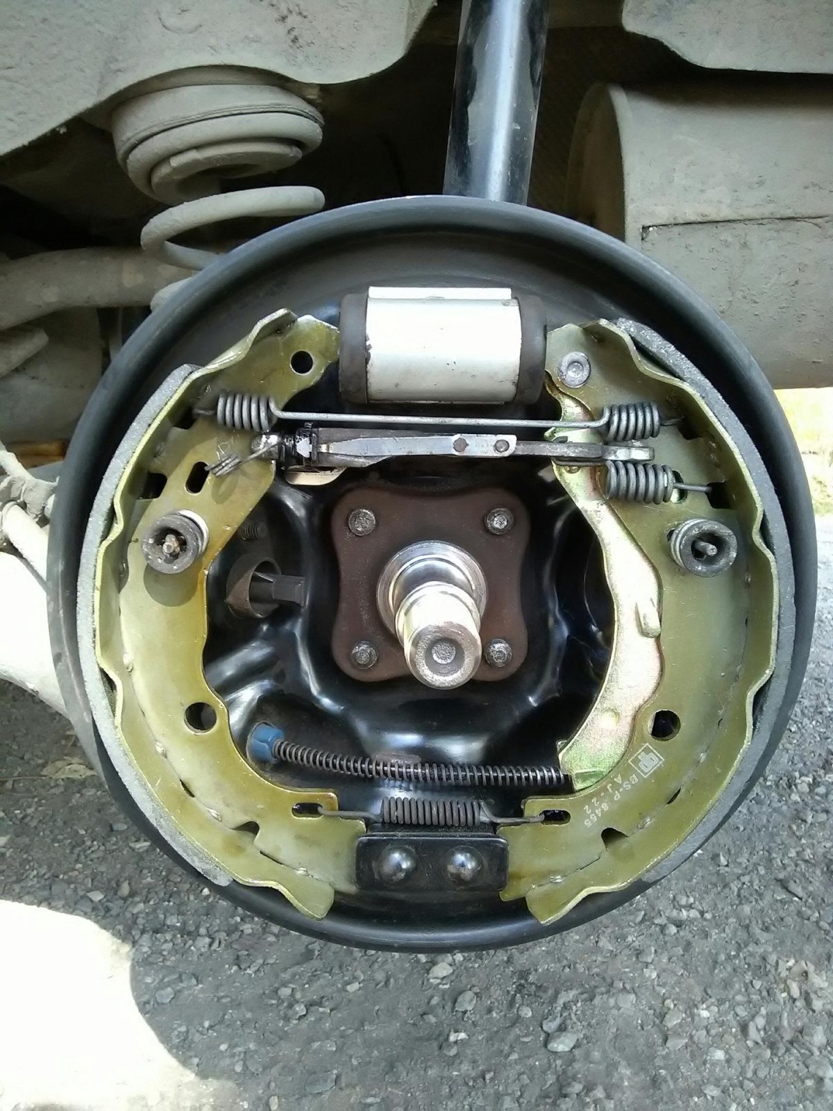 Задние тормоза Рено Логан 1.6