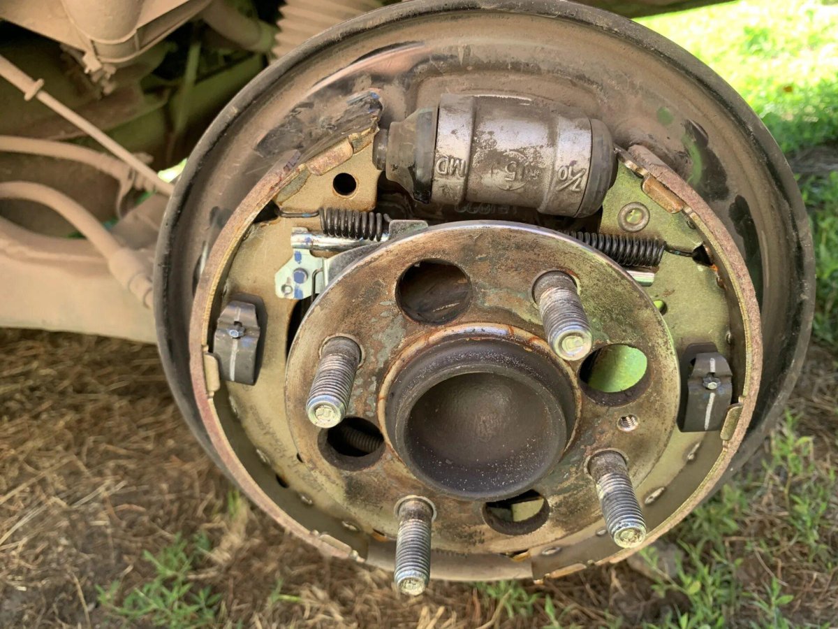 Задние колодки Киа Рио 4 барабанные