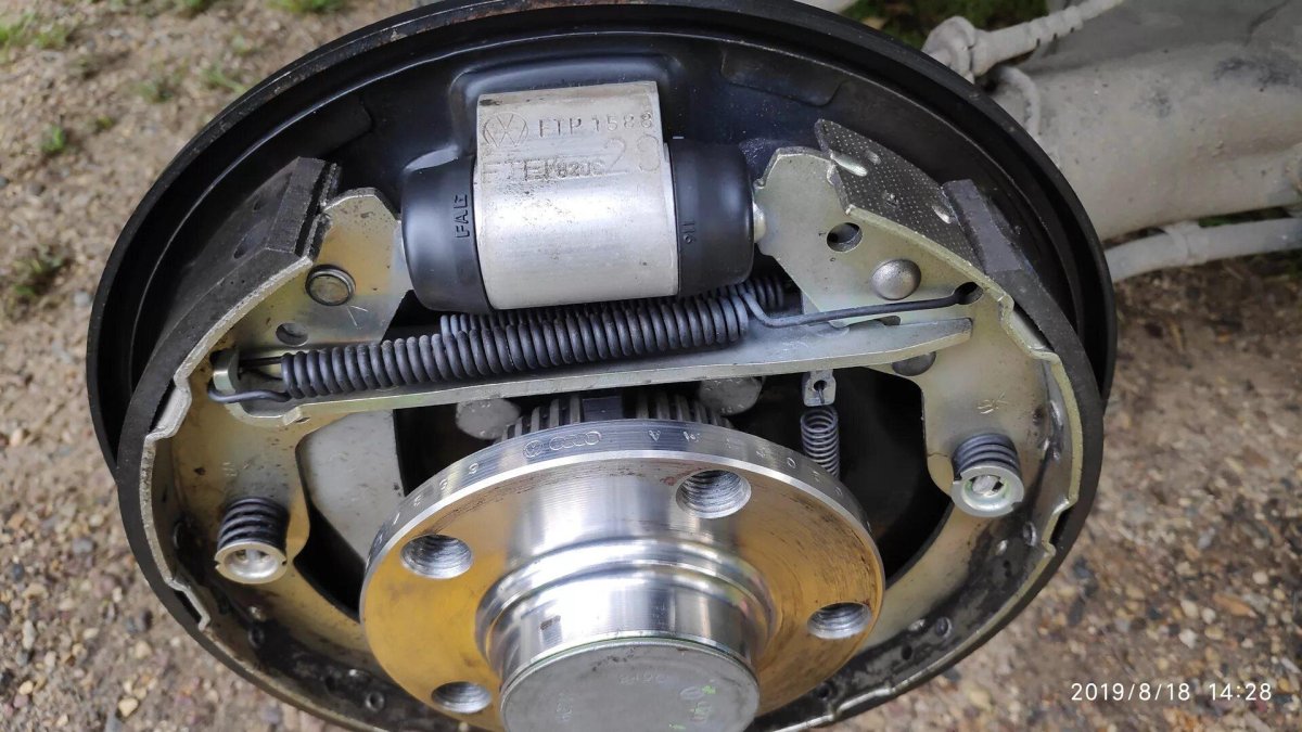 Задние тормозные колодки Шкода Октавия тур 1.4