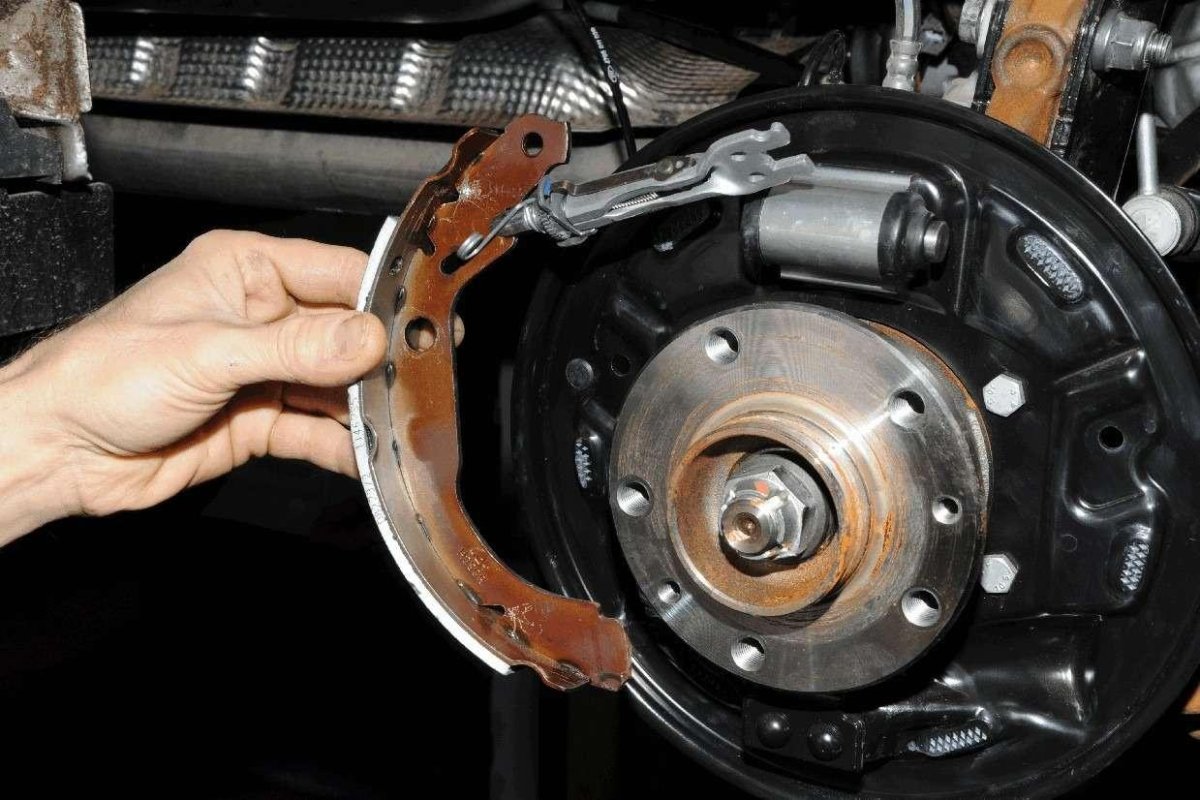 Задний тормозной механизм Рено Дастер 4х4